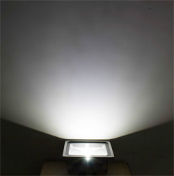 LED прожектор 30w холодне світло